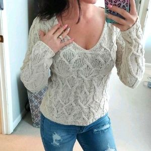 The limited- Cable knit v neck top